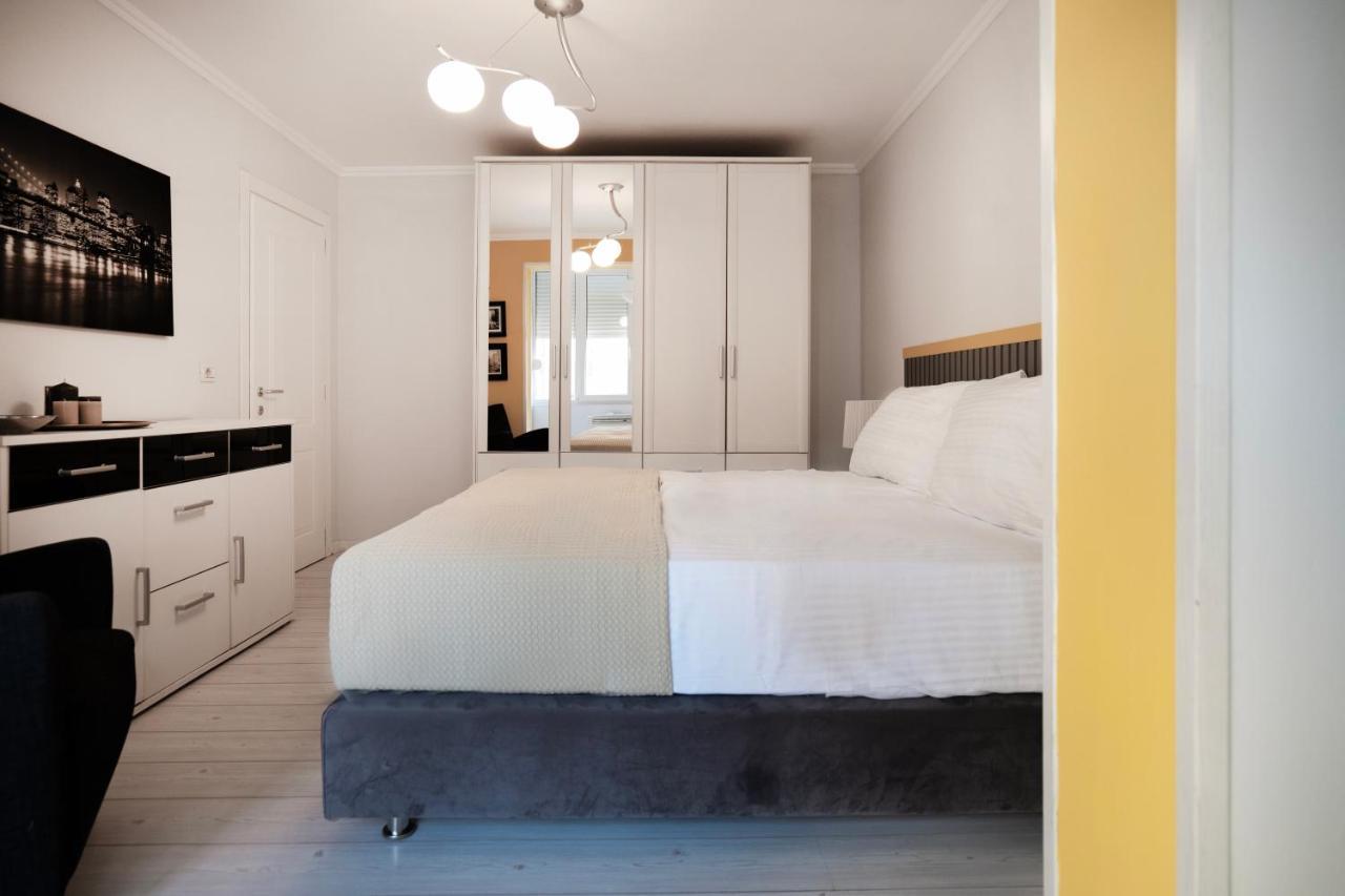 Enxhi'S Apartment Tiranë Ngoại thất bức ảnh